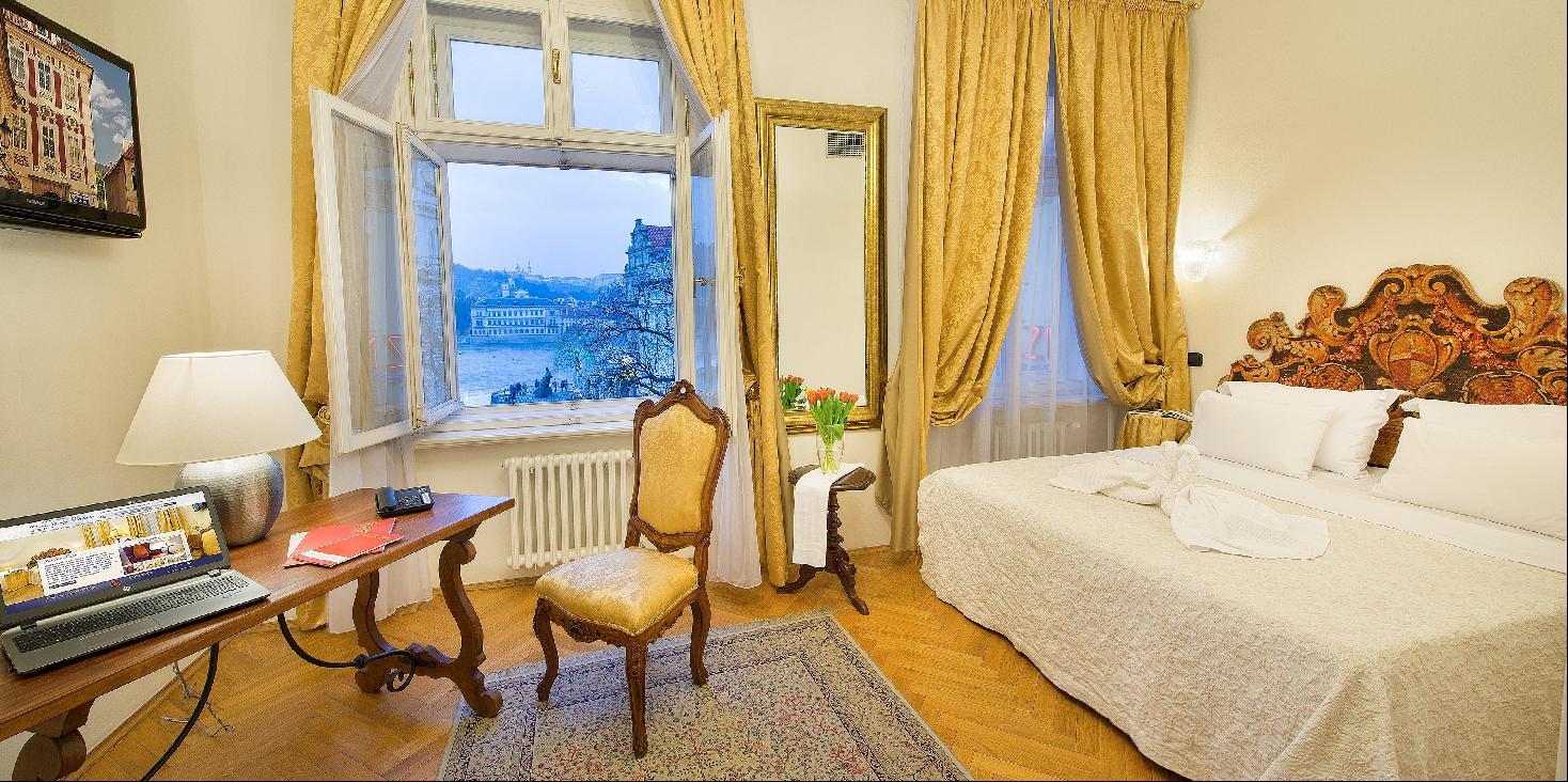 Charles Bridge Palace 4* Praha